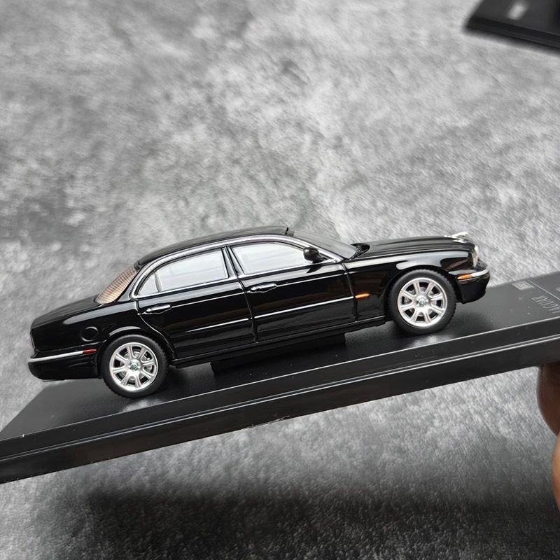 AR BOX Diecast 1:64 Schaal XJ6 - Die Cast Car 1 64 recensie en prijs